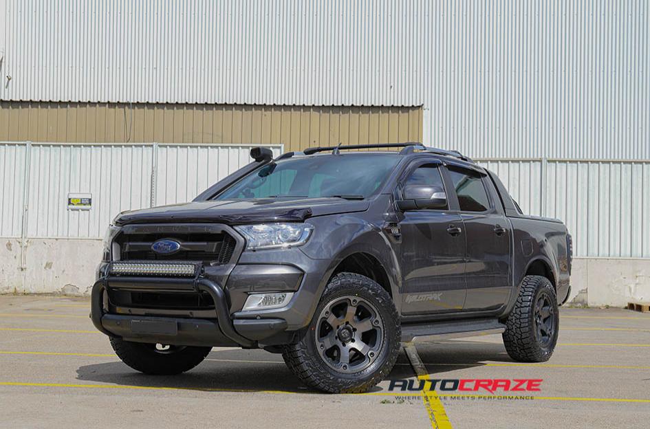 FORD RANGER VAPOR BLACK MACHINED WITH DARK TINT